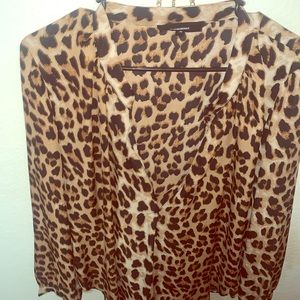 Impeccable pig cheetah vneck